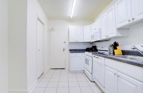 This Apt is Perfect For Business Trips or a Relaxing Vacation - Photo 4