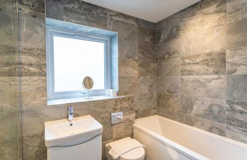 Ashenhurst, woodland lodge with hot tub for 4 - Foto 9