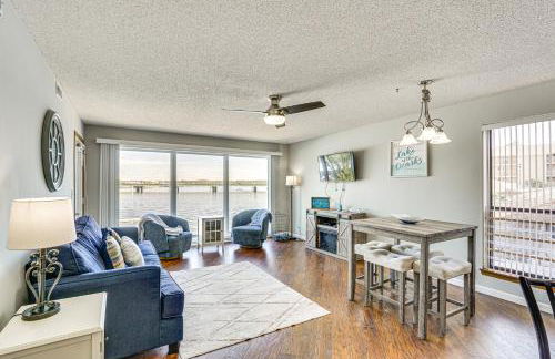 Lakefront Osage Beach Condo with Balcony and Pool - Photo 4