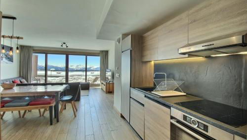 ARC 1600, LE RIDGE, Appartement 10 personnes Duplex Vue Montagne - ski aux pieds - Sauna, Hammam, Piscine, Salle de salle de sport-fitness - Foto 3, stove, dishwasher