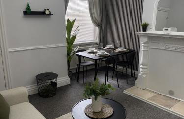 Month Stays Central 3 bed Three Bedroom House by Brookland Stays Serviced Accommodation & Short Lets in Preston with Free WiFi - Foto 9