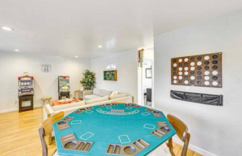 Game Night Downtown - BSU - Slots - Over 100 Games - Foto 5