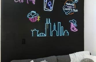 Vibrant Neon Condo Near Restaurants, Coffee and Bars - Foto 35