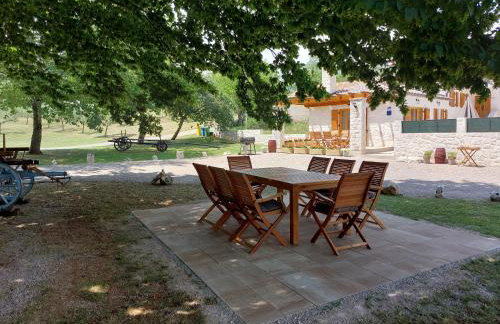 Stone house with pool and yard - Villa Histra - Foto 20