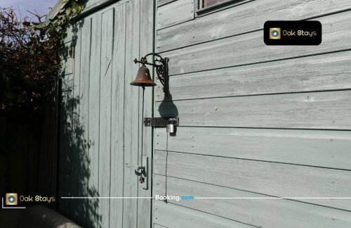 Quick Deals l 5 Bedroom l Sleeps 10 l Parking l Ideal for Groups l Oak Stays Short Lets & Serviced Accommodations - Foto 60