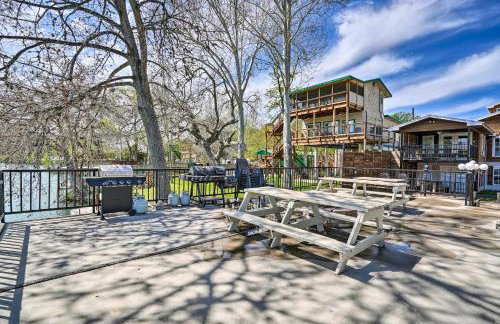 Guadalupe Riverfront Studio w/ Private Balcony - Foto 22