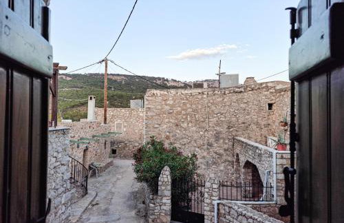 Calm Wood & Stone Home with View, Chios - Foto 20