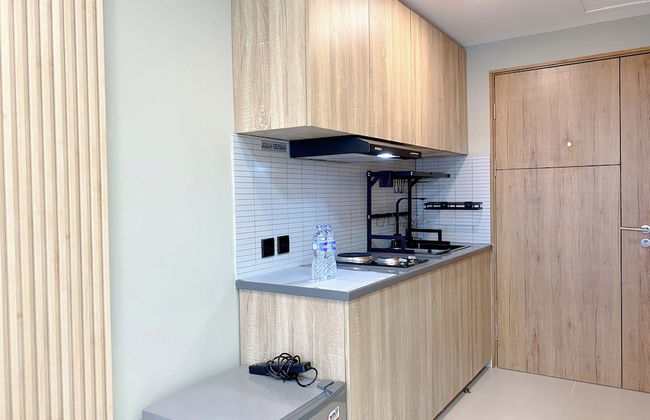 Modern Look Studio at LRT City Jatibening Apartment - Photo 3