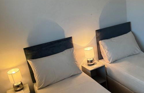 City Centre Apartment - Free Parking - Sleeps 4 - Foto 6