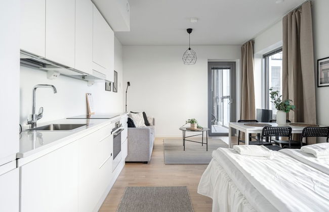 New 1BR Home with Balcony next to Railway Station - Foto 4