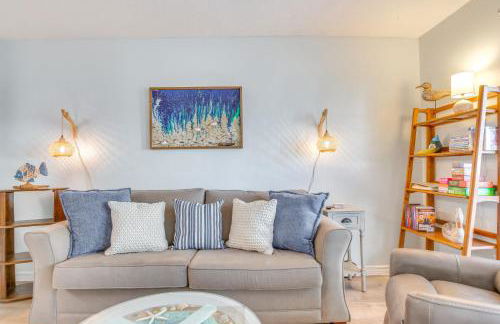 Walk to Beach Resort Retreat with Balcony in Destin - Foto 5