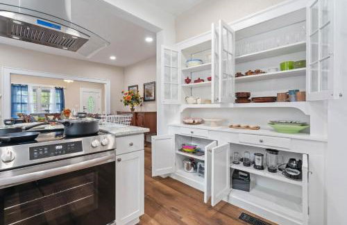 Bungalow Retreat! - Photo 7