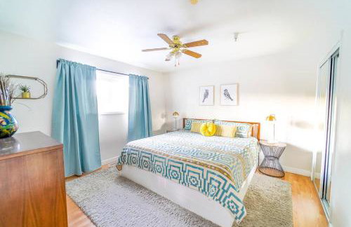 Turquoise Twin ★Vacation COS★3 King Beds★Near AFA - Foto 3