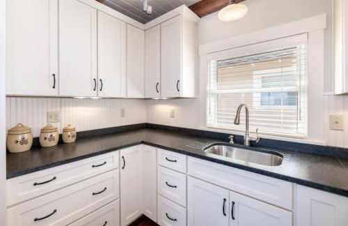 Sunny Shores - Lake days, Pool dips & Concerts - Foto 12