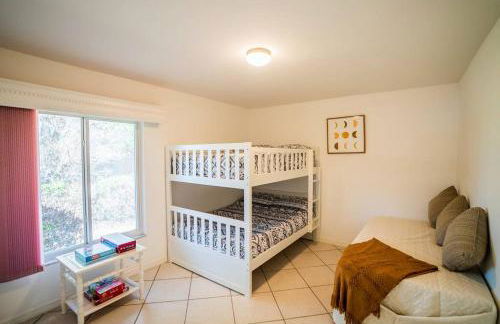 Waterfront Home With Heated Pool/Jacuzzi and only 1mile to beach - Foto 21