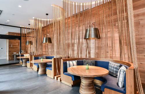 Posh 2BR Retreat Gym, Prkng and Scenic Rooftop - Photo 34