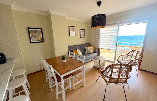 Precioso apartamento frente al mar, parking y club deportivo - Foto 1