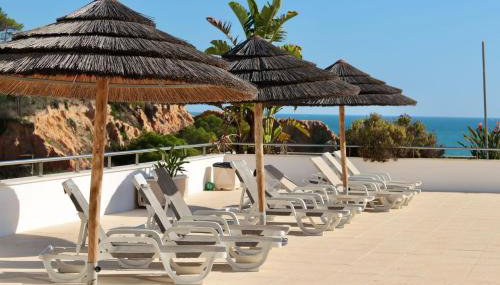 Olhos D' Água 1BR W Pool & Parking by LovelyStay - Foto 2