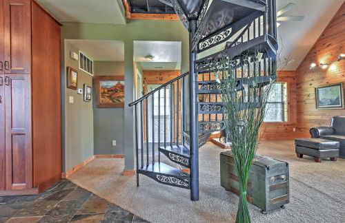 Hillside Cabin on 43 Acres with Private Lake and View! - Foto 9