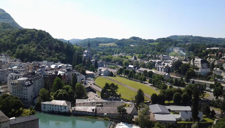 Santuários de Lourdes, vista do castelo medieval.