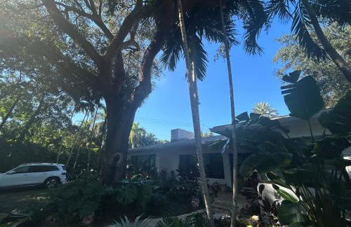 Luxury Miami home with heated pool & BBQ area, close to beaches & sports arenas - Foto 3