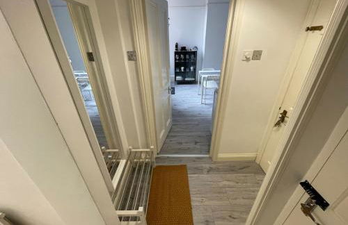 Spacious Flat! Sleeps 7, Pet Friendly and Parking - Photo 51