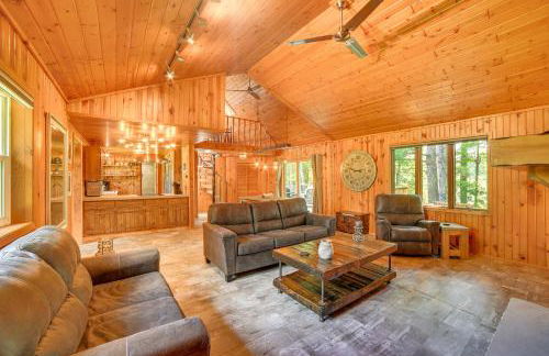 Pembine Cabin with Expansive Yard, Fire Pit and Grill! - Foto 5