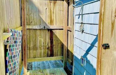 Pets OK Beach Home, Short Walk Beach Access, and Views - Foto 8