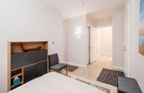 Waterfront Spacious 1BR, Den Walk to Pike Place - Photo 7