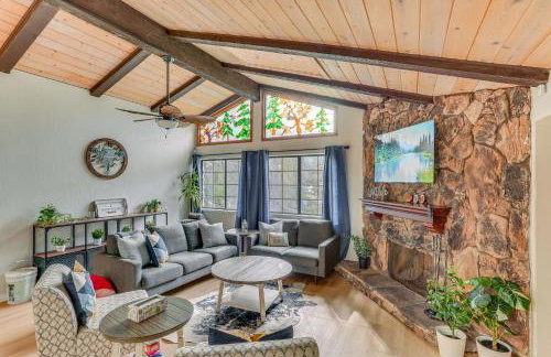 Crestline Home with Private Hot Tub Steps to Lake! - Foto 1