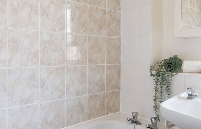 Sunny Seafront Chalet - Sleeps 6 - Photo 19