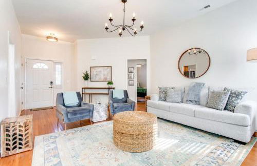 Game Room Fenced backyard Sleeps 10 Fire Pit - Photo 34