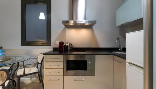 Fira Centric Apartments by gaiarooms - Photo 4, stove