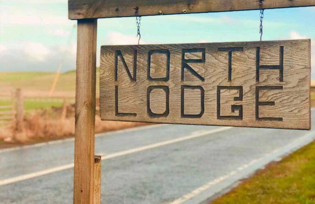 Lovely Semi-rural Caravan & Hot Tub - Sleeps Fam 6 - Photo 27