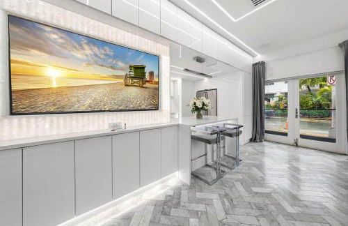 Versace Mansion Neighbor (Floor 1) Sleeps 9 - Foto 13