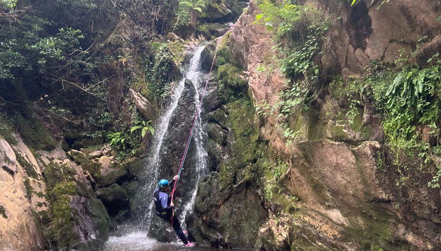 Saltando por los cañones del río Navedo