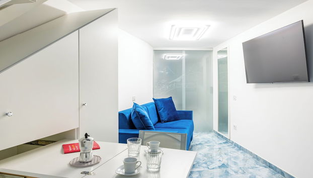 Mergellina Sea Studio with Jacuzzi - Foto 3, Servicio de comidas en la habitación