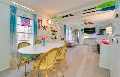 12 Mi to Skiing Manistee Lake Cottage with Fire Pit - Foto 4