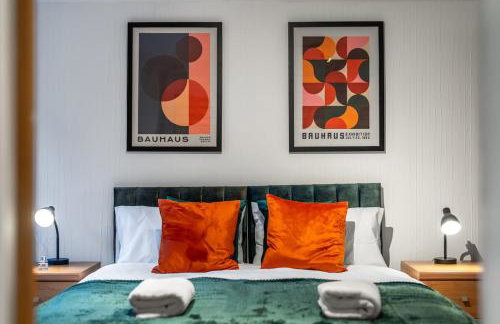 Bishops Stortford 2 Bed Flat - Free Parking - STN - Foto 1