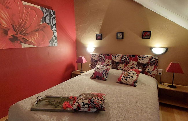 Rustic Holiday Home with Sauna & Hot Tub in Wooded Area - Photo 4