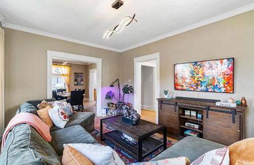 Modern Oakley Retreat - King Bed - Free Parking - Centrally Located - Foto 4