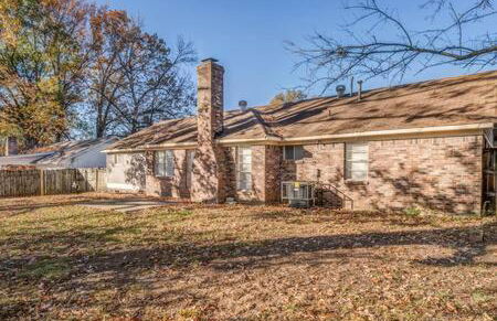 Mins from Parks Hiking & Dining- Brick Bungalow - Foto 35