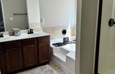 4 Bedrooms Private Backyard Smoke Room Garden Tub - Foto 2