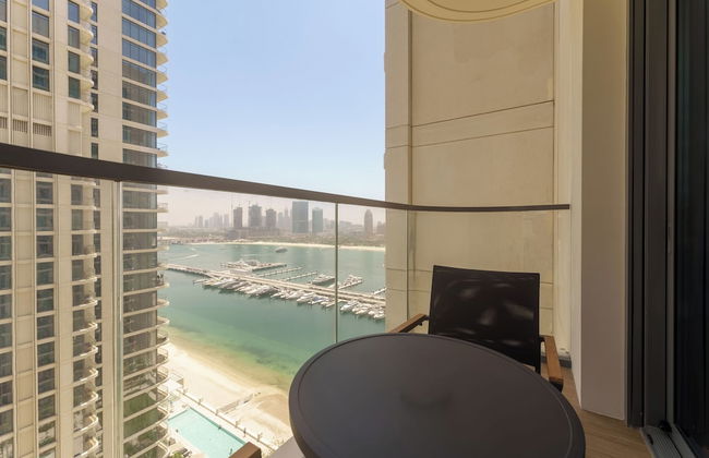 Maison Privee - Upscale Apt w/ Partial Dubai Marina & Palm Views - Photo 10