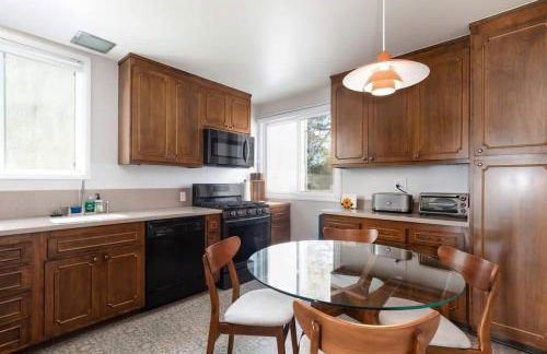 Mid-Century Modern Home in Daly City - Photo 7