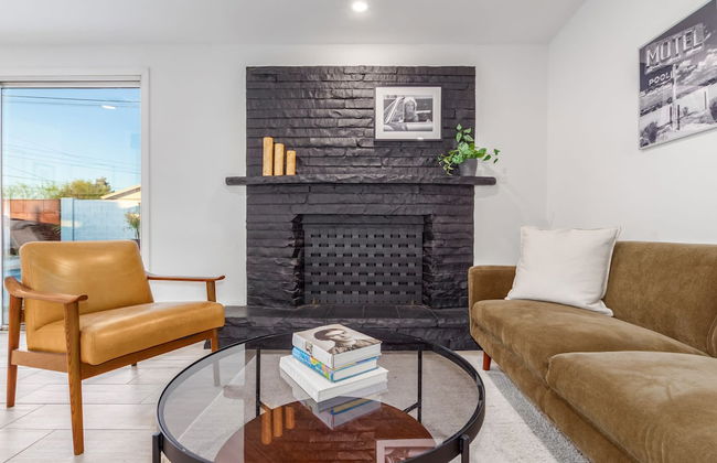 The Melrose ASU Pool Workspace Firepit - Photo 11