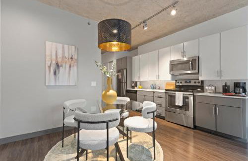 Linea Luxury Living with Indoor Pool and Rooftop Views in The Loop - Photo 78