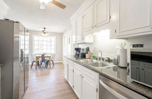 Serene on Sonning- Close to I-26- 20 Mins to Midtown - Foto 4