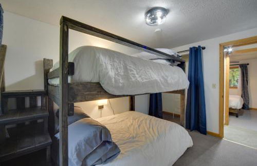 Hermantown Home with Decks, Grill and Hot Tub! - Foto 17