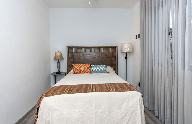 4BR Oasis with Pool & Gym at Nueva Escondida - Foto 3